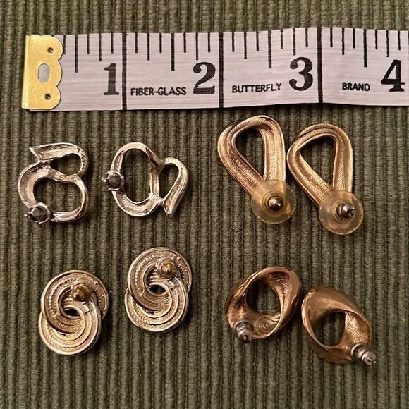 4 pair of  gold colored earrings Swirly & sophisticated EVC - Picture 6 of 11